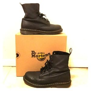 Dr. Martens Virginia boots. Wsize 11/ men size 9